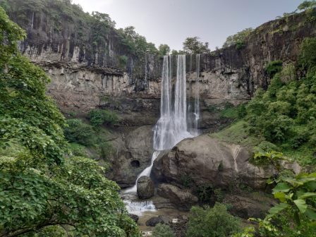 26. मोहदी झरना (Mohadi Waterfall)
