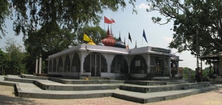 21. नवग्रह मंदिर (त्रिवेणी) (Navagraha Temple, Triveni)