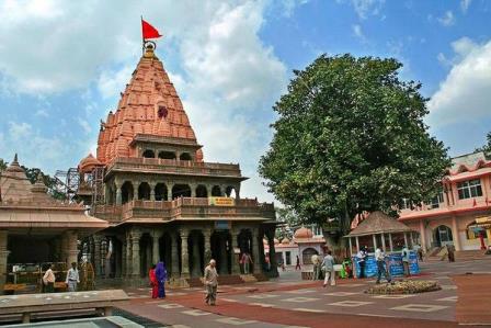 4. श्री चौबीस खम्बा माता मंदिर (Shri Chaubis Khamba Mata Temple) - ujjain mein ghumne wali jagah